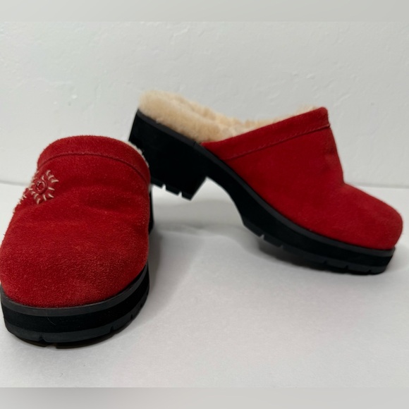 UGG Australia Solvang Suede Sheepskin Mules Clogs Sz 6 Red Floral Chunky 5430 - Picture 1 of 16